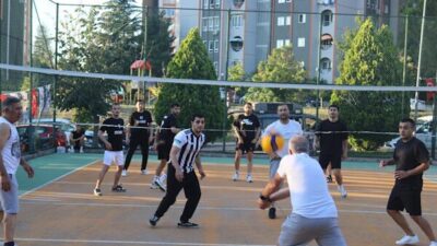 İzmit Belediyesi tarafından düzenlenen Fevzi Çakmak Mahallesi Voleybol Turnuvası, sporseverleri