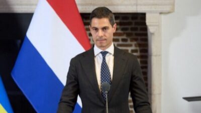 Hollanda Başbakanı Rob Jetten, Amsterdam’da düzenlenen WorldPride etkinliklerinin sona yaklaşması