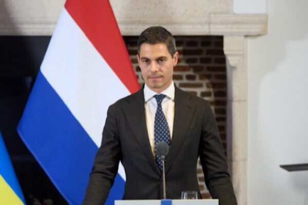 Hollanda Başbakanı Rob Jetten, Amsterdam’da düzenlenen WorldPride etkinliklerinin sona yaklaşması