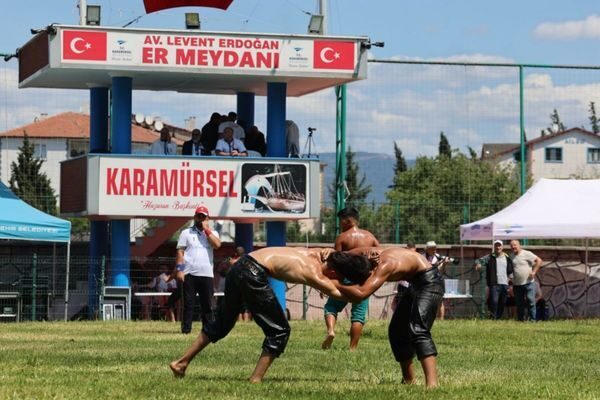 Karamürsel’de bu yıl 42’ncisi düzenlenen Karamürsel Altınkemer Yağlı Pehlivan Güreşleri,