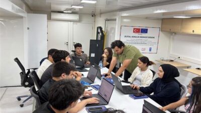 Keçiören Belediyesi TEKNOMER bünyesinde faaliyet gösteren Mobil Dijital Eğitim Merkezi