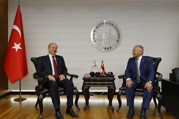 KKTC 5. Cumhurbaşkanı Ersin Tatar’ın Büyükşehir Belediye Başkanı Memduh Büyükkılıç’ı