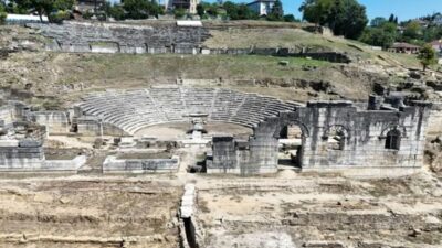 Konuralp Antik Tiyatrosu’nda yürütülen kazı çalışmalarında son aşamaya yaklaşılırken, alanın