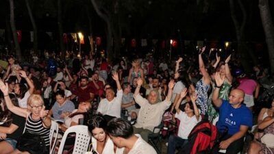 Konyaaltı Belediyesi tarafından HayatPark’ta VoSahne Konseri düzenlendi. Etkinliğe yüzlerce vatandaş