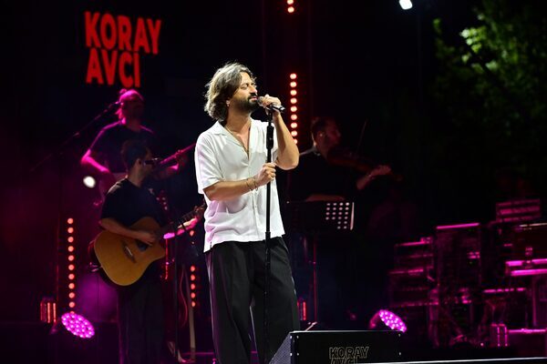 Bahçelievler Belediyesi’nin düzenlediği Yaz Konserleri kapsamında sanatçı Koray Avcı, Milli