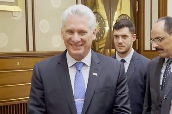 Küba Devlet Başkanı Bermudez, Ulusal Savunma Günü kapsamında başkent Havana’nın