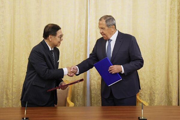 Rusya Dışişleri Bakanı Sergey Lavrov ile Tayland Başbakan Yardımcısı ve