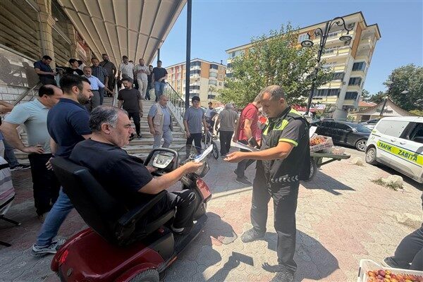 Belediyeden yapılan açıklamaya göre, denetimler ağırlıklı olarak cami önleri, kavşaklar,
