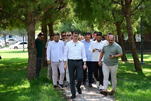 Manisa Büyükşehir Belediyesi, mahallelerin ihtiyaç ve taleplerinin yerinde belirlenmesi amacıyla