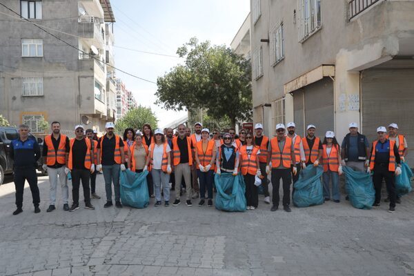 Diyarbakır Büyükşehir Belediyesi koordinasyonunda yürütülen “Kolektif emekle temiz kentler” kampanyası