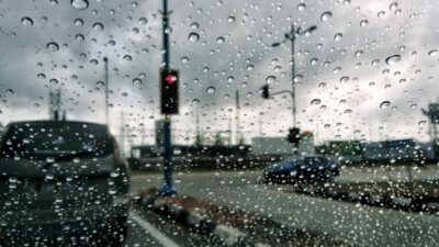 MGM’den yapılan açıklamada, hava sıcaklıklarının kuzey kesimlerde biraz azalacağı, diğer