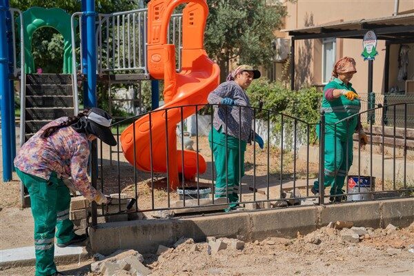 Milas Belediyesi Park ve Bahçeler Müdürlüğü ekipleri, ilçenin çeşitli noktalarında