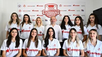 Muratpaşa Belediyesi Kadın Voleybol Takımı, yeni sezon hazırlıklarını sürdürürken kadrosunda