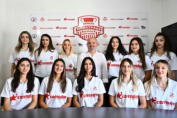 Muratpaşa Belediyesi Kadın Voleybol Takımı, yeni sezon hazırlıklarını sürdürürken kadrosunda