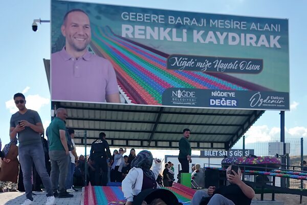 Niğde’de Gebere Barajı Mesire Alanı’nda hizmete giren 280 metrelik renkli