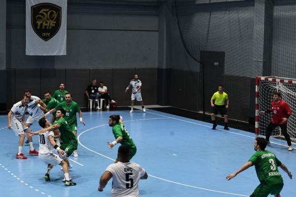 Bursa Nilüfer Belediyesi Üçevler Spor Tesisleri’nde oynanan karşılaşmada oyunun kontrolünü