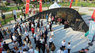 30 Ağustos Zafer Bayramı kapsamında düzenlenen törenle Şehitler Anıtı ve