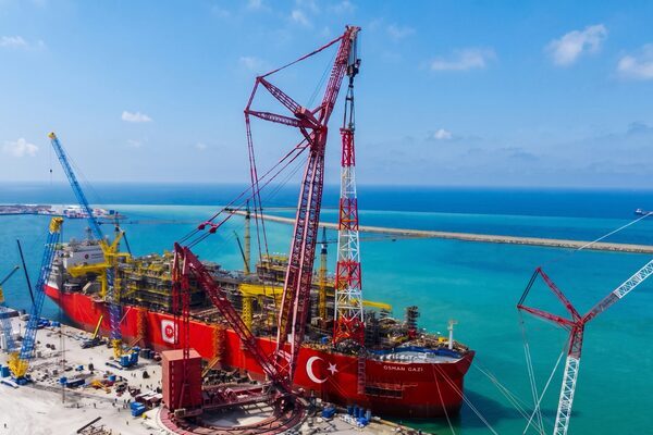 Karadeniz’deki doğal gaz üretimini artırması planlanan Türkiye’nin ilk yüzer üretim