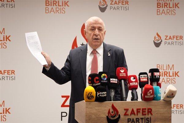 Suriye’de İsrail’in gerçekleştirdiği hava saldırılarına değinen Özdağ, İsrail uçaklarının Türkiye