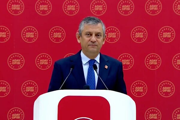 Yeni Parti Genel Başkanı Özel, parti çalışmalarına yönelik vatandaşlardan gelen