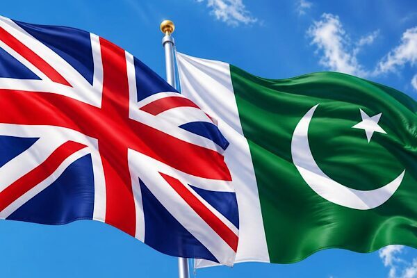 Pakistan Başbakan Yardımcısı ve Dışişleri Bakanı Dar, İngiltere’nin Pakistan Yüksek