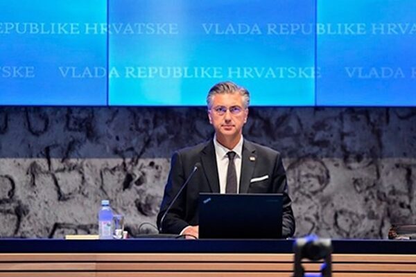 Hırvatistan Başbakanı Plenkoviç, Omis’te çıkan yangının ardından hükümet ve ilgili