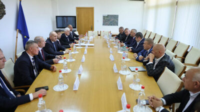 Bulgaristan Başbakanı Rumen Radev, Pleven’de yıllardır devam eden içme suyu