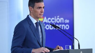 İspanya Başbakanı Pedro Sanchez, farklı noktalarda meydana gelen yangın felaketleriyle