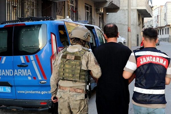 Şanlıurfa’da göçmen kaçakçılığıyla mücadele kapsamında jandarma ekiplerince yürütülen çalışmalar sonucunda,