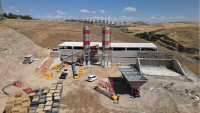 Siirt Valisi ve Belediye Başkan Vekili Dr. Kemal Kızılkaya, Beton