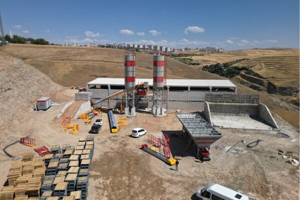 Siirt Valisi ve Belediye Başkan Vekili Dr. Kemal Kızılkaya, Beton