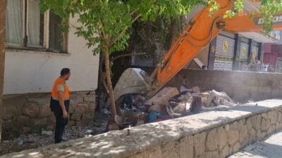 Siirt Belediyesi, Bahçelievler Mahallesi Cumhur Poturnak Caddesi’ndeki iki katlı çöp