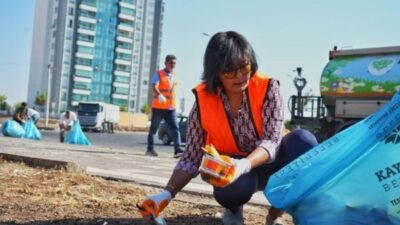 Kayapınar Belediyesi, “Kolektif Emekle Temiz Kentler” kampanyası kapsamında Diyarbakır Stadyumu