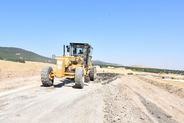 Büyükşehir Belediyesi Yol Yapım, Bakım ve Onarım Dairesi Başkanlığı ekipleri,