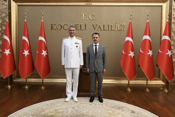 Deniz Eğitim-Öğretim ve Garnizon Komutanlığı görevine atanan Tuğamiral Yücel Darcan,