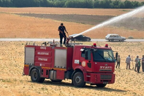Van Büyükşehir Belediyesi İtfaiye Daire Başkanlığı ekipleri, temmuz ayında yangın
