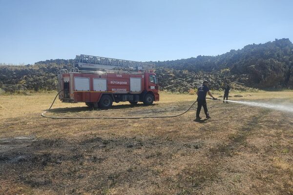 Van Büyükşehir Belediyesi İtfaiye Dairesi Başkanlığı ekipleri, son 10 gün
