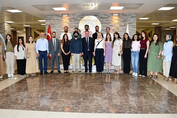 Harran Üniversitesi Rektörü Prof. Dr. Mehmet Tahir Güllüoğlu, İsveç’te düzenlenen