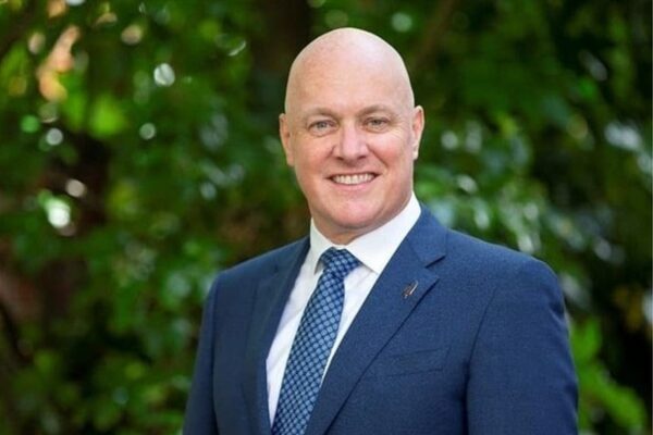 Yeni Zelanda Başbakanı Christopher Luxon, Birleşik Krallık Başbakanı Andy Burnham