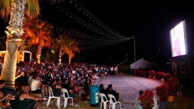 Alanya Belediyesi tarafından yaz akşamlarında vatandaşların sosyalleşmesi amacıyla düzenlenen Yeşilçam