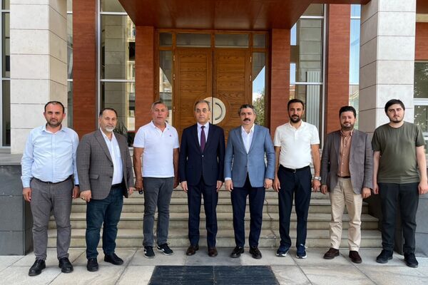 Başkan Yılmaz’ın ilk durağı Nahçıvan oldu. Yılmaz, burada Nahçıvan Başkonsolosu