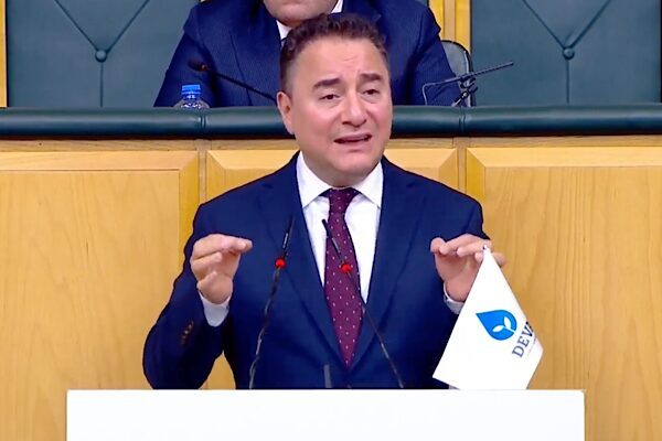 DEVA Partisi Genel Başkanı Ali Babacan, Gelecek Partisi Genel Başkanı