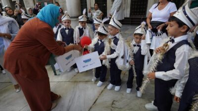 Beylikdüzü Belediyesi tarafından sağlık kuruluşlarında ücretsiz olarak sünnet ettirilen çocuklar