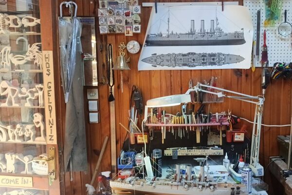 İstanbul’un Beyoğlu ilçesinde yaşayan Metin Güzel’in 50 yıldır yaptığı gemi