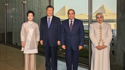 Çin Cumhurbaşkanı Xi Jinping ve eşi Peng Liyuan, Mısır Cumhurbaşkanı