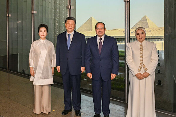 Çin Cumhurbaşkanı Xi Jinping ve eşi Peng Liyuan, Mısır Cumhurbaşkanı
