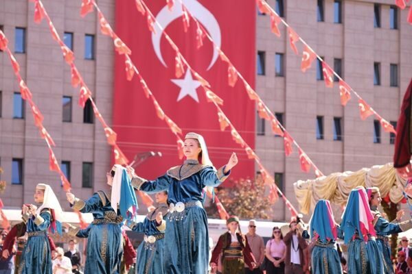Eskişehir’in düşman işgalinden kurtuluşunun 104. yıl dönümü, Valilik Meydanı’nda düzenlenen