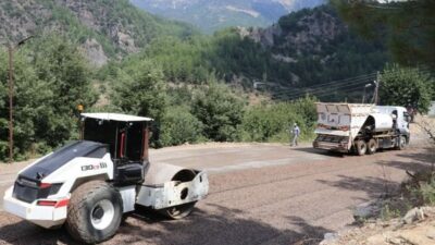 Gazipaşa Belediyesi, kırsal mahallelerde sürdürdüğü asfalt çalışmalarına Gökçesaray Mahallesi’nde devam